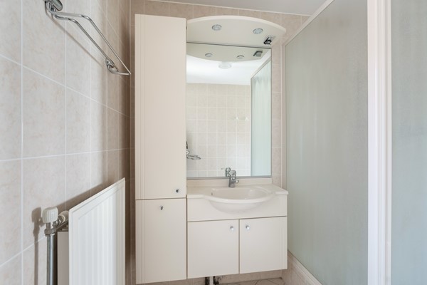 Foto - Te koop: Ruime dubbele benedenwoning met parkeerplaats!